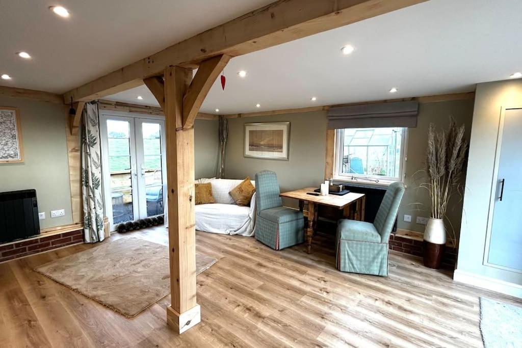 The Old Workshop - A Cosy Country Retreat Villa Gloucester Buitenkant foto